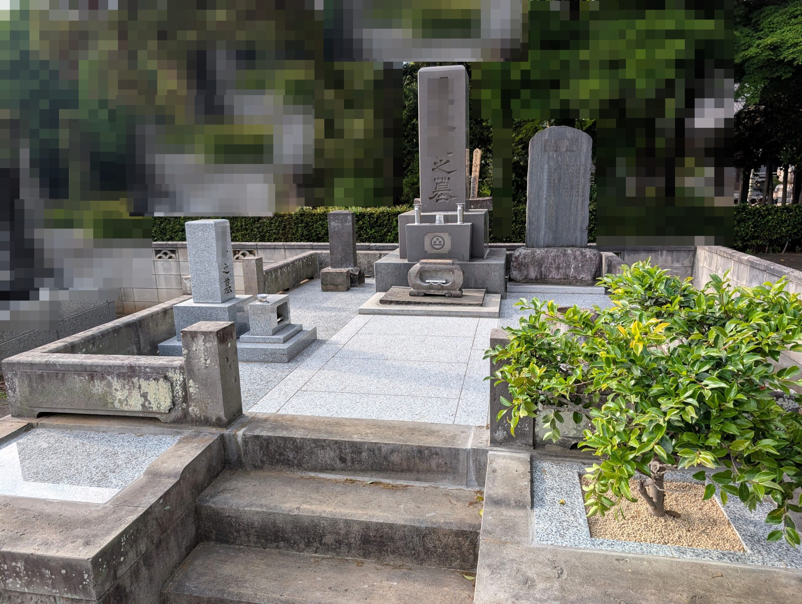 墓所内を御影石で石張りしたお墓リフォーム後の正面